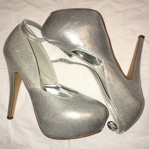 *Donated* Stunning Platform Ankle Strap Heels Sz 8